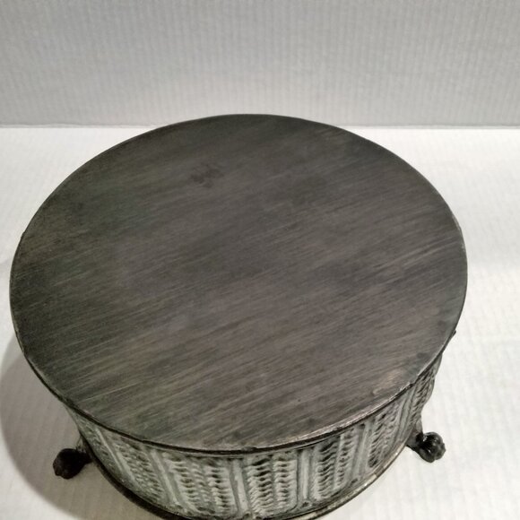 Round Metal Cake/Display Risers, Set of Two, Vintage, NWT - Picture 11 of 14